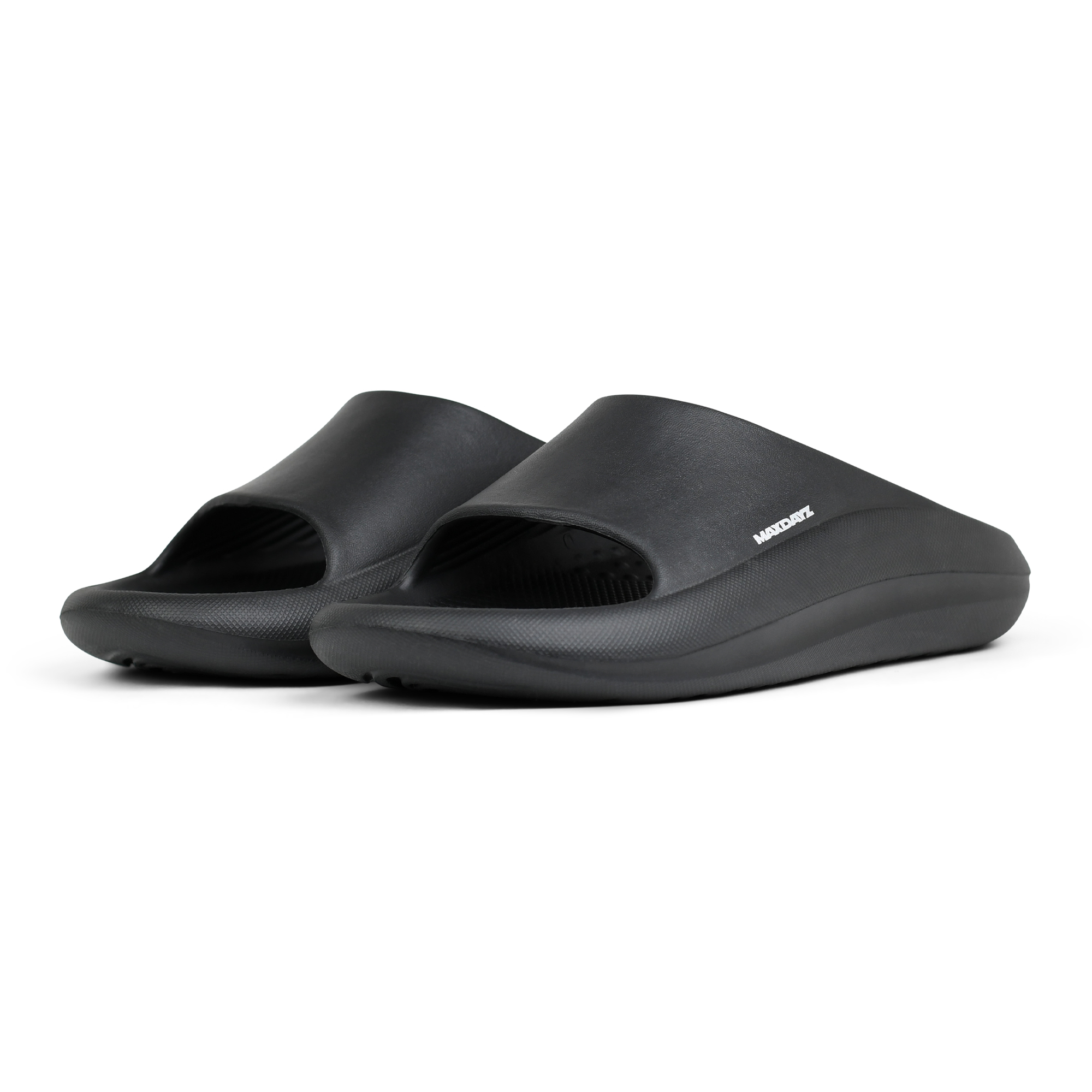 rax2-fast-black-front-quarter