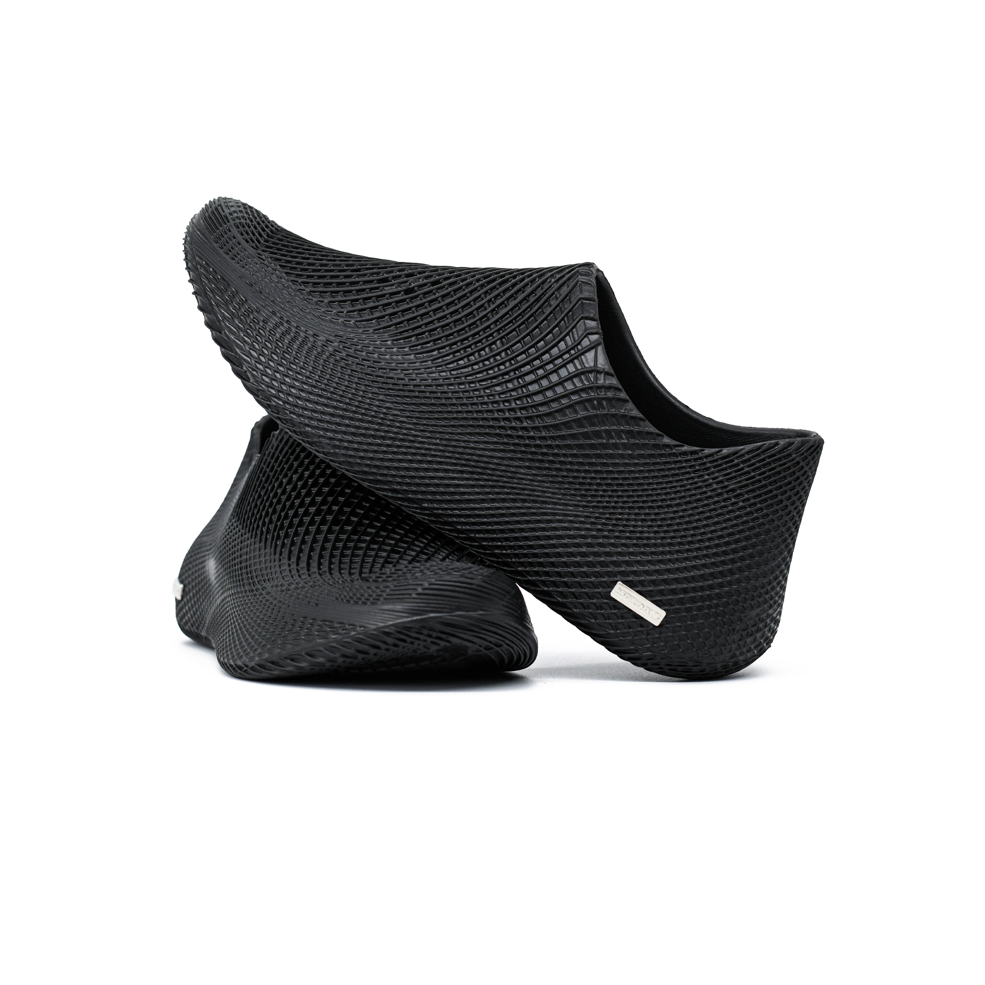 06-superflo-black-angle-2