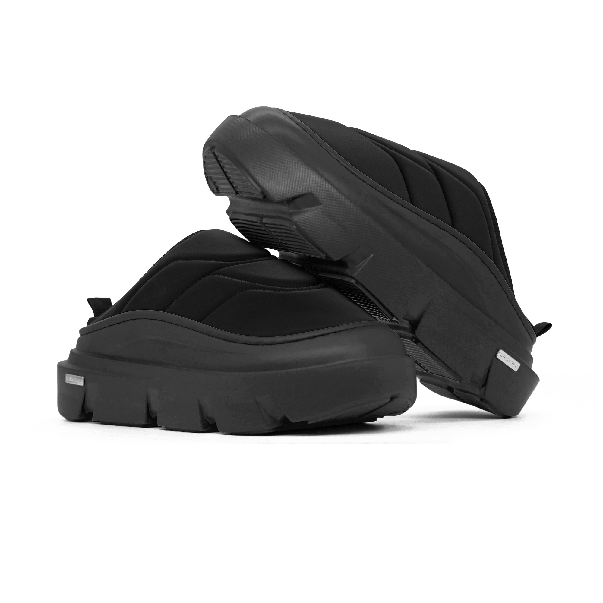 06 Mission black pose