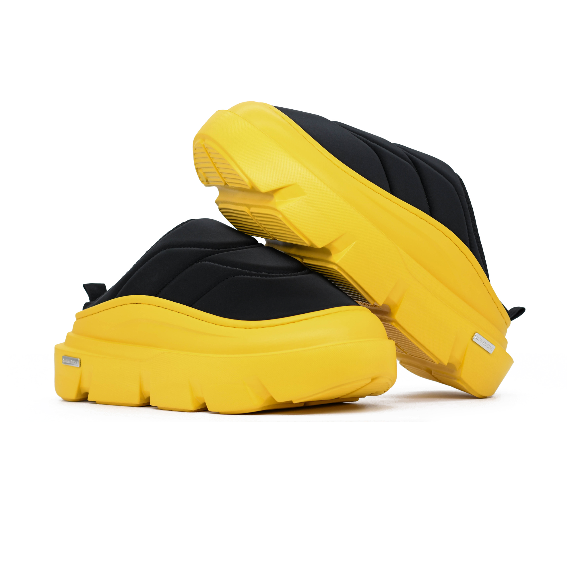 06 Mission yellow pose